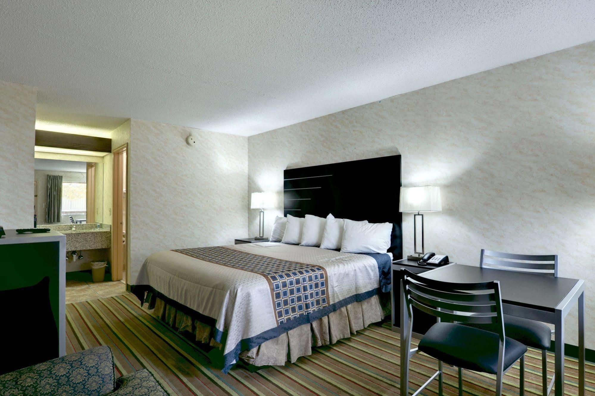 Red Roof Inn & Suites Athens, Al المظهر الخارجي الصورة
