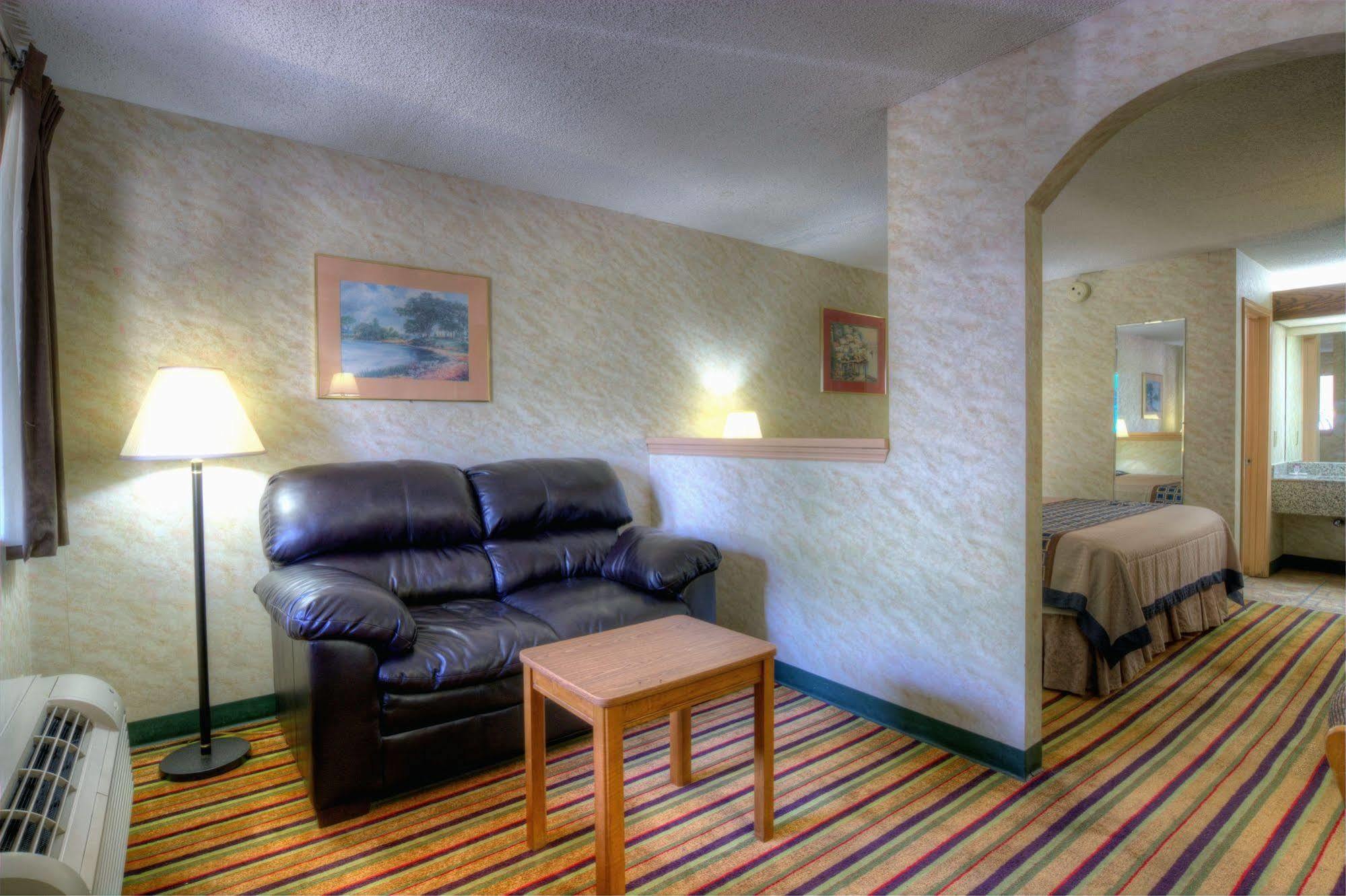 Red Roof Inn & Suites Athens, Al المظهر الخارجي الصورة